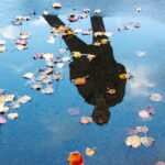 persona riflessa in uno specchi d'acqua, prima o ennesima terapia
